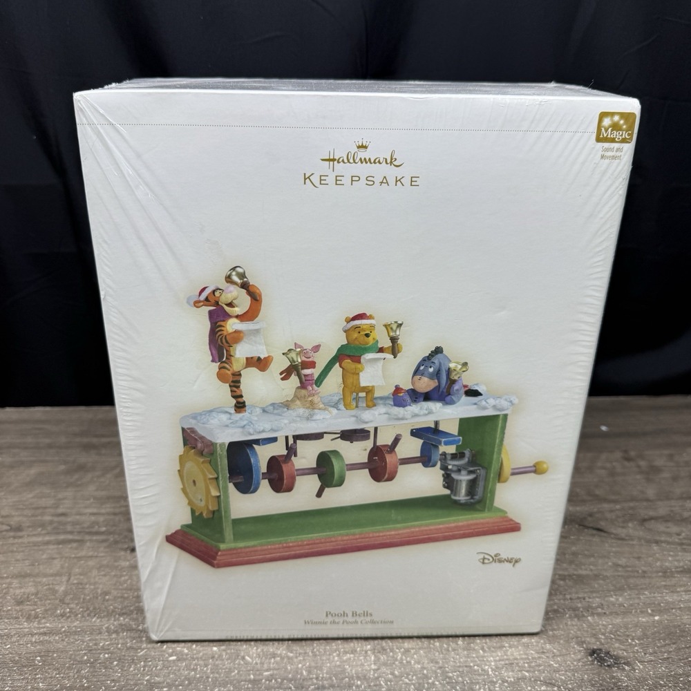 Hallmark Keepsake Disney Winnie the Pooh Bells 2006 Magic Sound Motion Decor